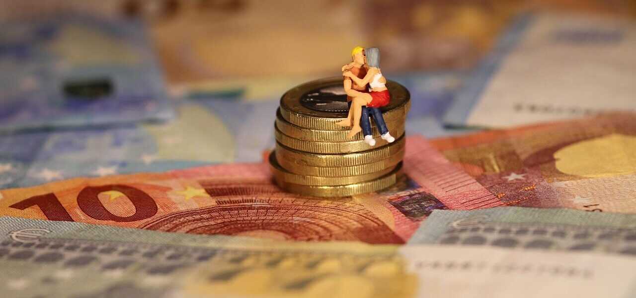 save up, money, miniature figures, retirement provision, care insurance, euro, old, finance, maintenance, insurance, reserve, pension, eventide, old-age security, retirement, dowry, marriage, love, miniature figure, miniature, creative, toy figure, model construction figure, insurance, dowry, dowry, dowry, dowry, dowry